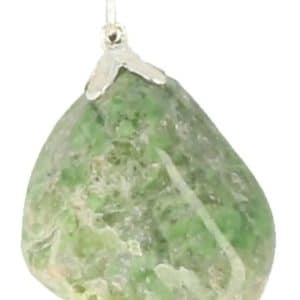 Pendentif en pierre précieuse Vésuvianite avec capuchon argenté